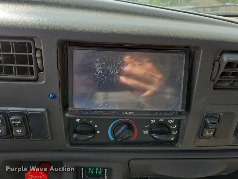 image for item ED2173 2007 Ford F650 XLT Super Duty Crew Cab flatbed truck with mud mixing system