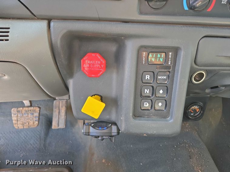 image for item ED2173 2007 Ford F650 XLT Super Duty Crew Cab flatbed truck with mud mixing system