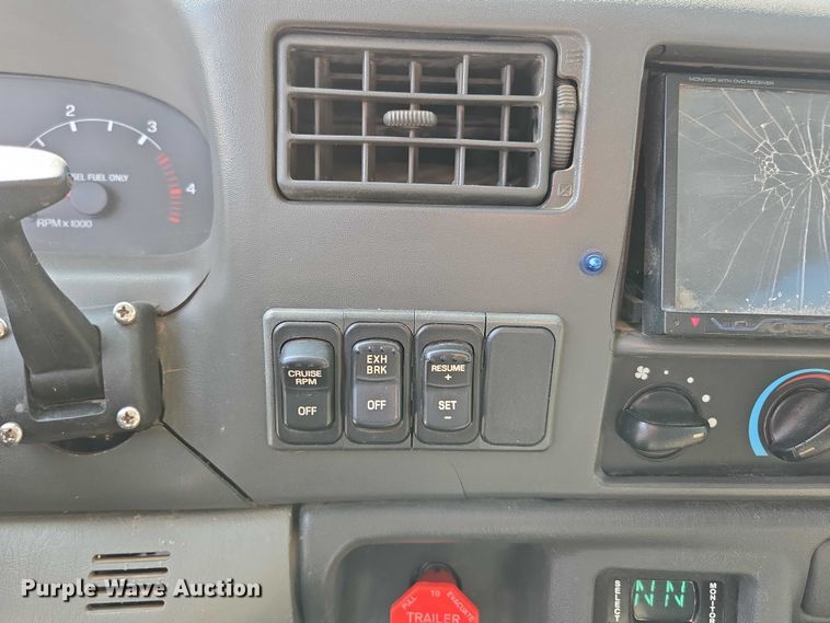 image for item ED2173 2007 Ford F650 XLT Super Duty Crew Cab flatbed truck with mud mixing system