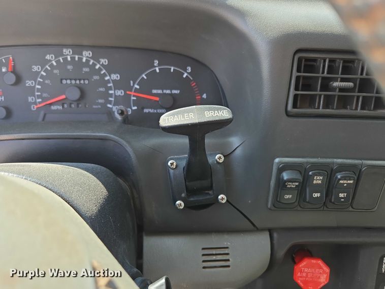 image for item ED2173 2007 Ford F650 XLT Super Duty Crew Cab flatbed truck with mud mixing system