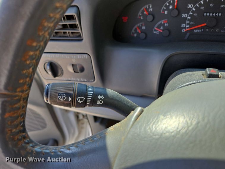 image for item ED2173 2007 Ford F650 XLT Super Duty Crew Cab flatbed truck with mud mixing system