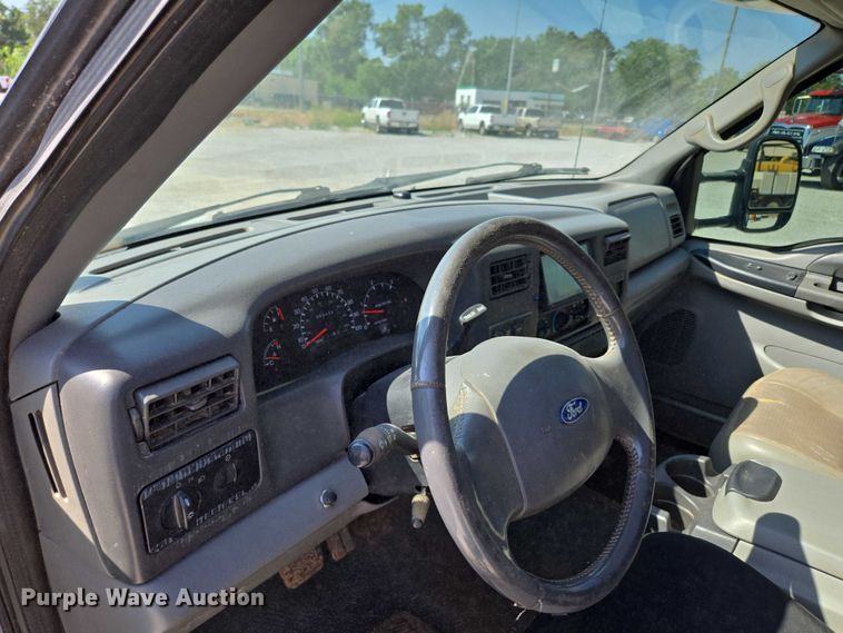 image for item ED2173 2007 Ford F650 XLT Super Duty Crew Cab flatbed truck with mud mixing system