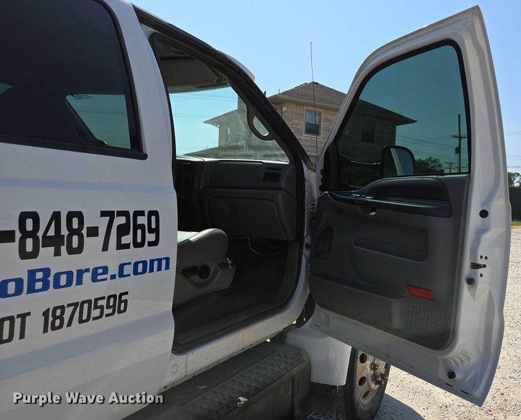 image for item ED2173 2007 Ford F650 XLT Super Duty Crew Cab flatbed truck with mud mixing system