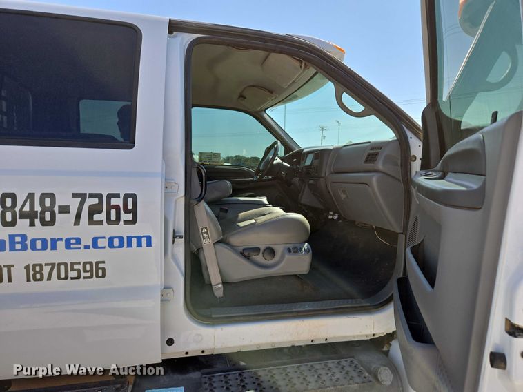 image for item ED2173 2007 Ford F650 XLT Super Duty Crew Cab flatbed truck with mud mixing system