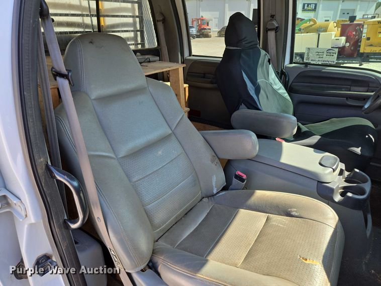 image for item ED2173 2007 Ford F650 XLT Super Duty Crew Cab flatbed truck with mud mixing system