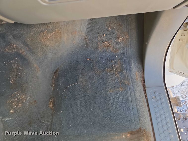 image for item ED2173 2007 Ford F650 XLT Super Duty Crew Cab flatbed truck with mud mixing system