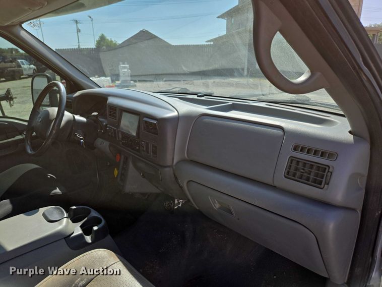 image for item ED2173 2007 Ford F650 XLT Super Duty Crew Cab flatbed truck with mud mixing system