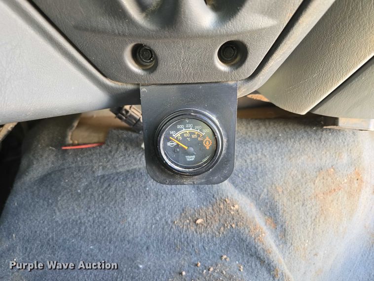 image for item ED2173 2007 Ford F650 XLT Super Duty Crew Cab flatbed truck with mud mixing system