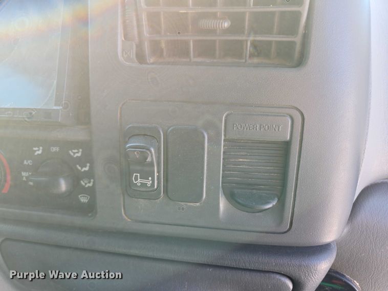 image for item ED2173 2007 Ford F650 XLT Super Duty Crew Cab flatbed truck with mud mixing system