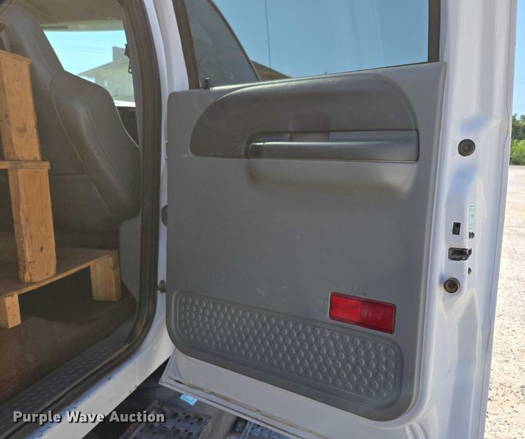 image for item ED2173 2007 Ford F650 XLT Super Duty Crew Cab flatbed truck with mud mixing system