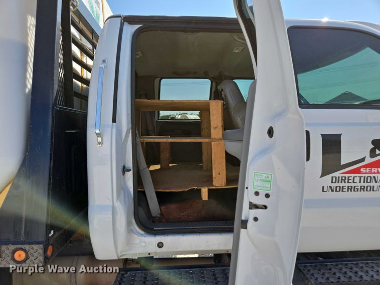 image for item ED2173 2007 Ford F650 XLT Super Duty Crew Cab flatbed truck with mud mixing system