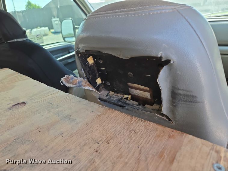 image for item ED2173 2007 Ford F650 XLT Super Duty Crew Cab flatbed truck with mud mixing system