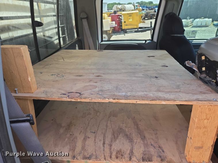 image for item ED2173 2007 Ford F650 XLT Super Duty Crew Cab flatbed truck with mud mixing system