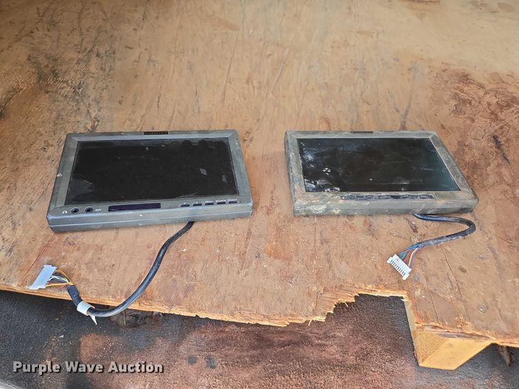 image for item ED2173 2007 Ford F650 XLT Super Duty Crew Cab flatbed truck with mud mixing system