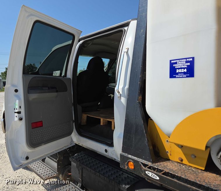 image for item ED2173 2007 Ford F650 XLT Super Duty Crew Cab flatbed truck with mud mixing system