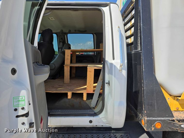 image for item ED2173 2007 Ford F650 XLT Super Duty Crew Cab flatbed truck with mud mixing system