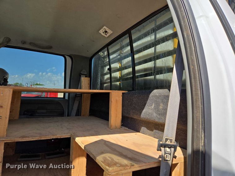 image for item ED2173 2007 Ford F650 XLT Super Duty Crew Cab flatbed truck with mud mixing system