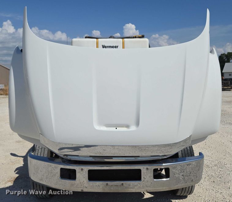 image for item ED2173 2007 Ford F650 XLT Super Duty Crew Cab flatbed truck with mud mixing system