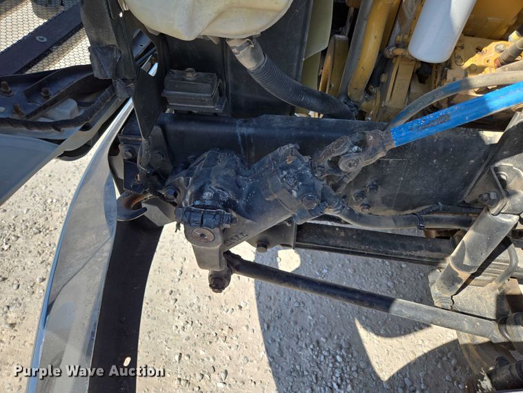 image for item ED2173 2007 Ford F650 XLT Super Duty Crew Cab flatbed truck with mud mixing system