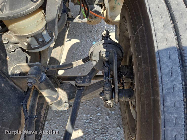 image for item ED2173 2007 Ford F650 XLT Super Duty Crew Cab flatbed truck with mud mixing system