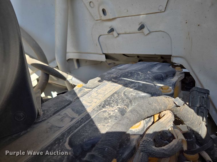 image for item ED2173 2007 Ford F650 XLT Super Duty Crew Cab flatbed truck with mud mixing system