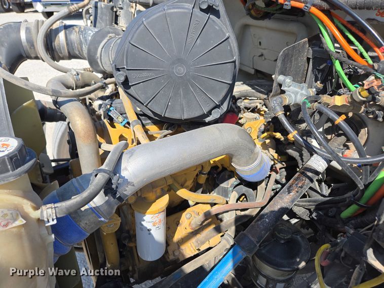 image for item ED2173 2007 Ford F650 XLT Super Duty Crew Cab flatbed truck with mud mixing system