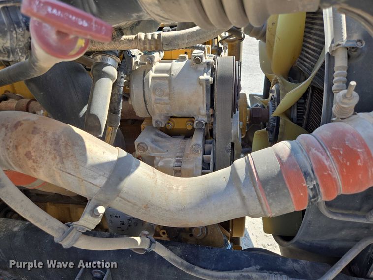 image for item ED2173 2007 Ford F650 XLT Super Duty Crew Cab flatbed truck with mud mixing system