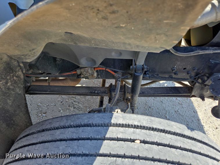 image for item ED2173 2007 Ford F650 XLT Super Duty Crew Cab flatbed truck with mud mixing system