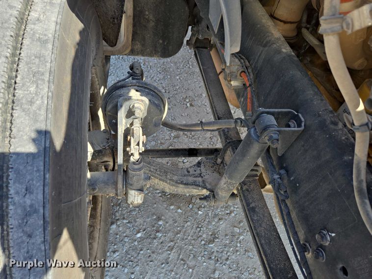 image for item ED2173 2007 Ford F650 XLT Super Duty Crew Cab flatbed truck with mud mixing system