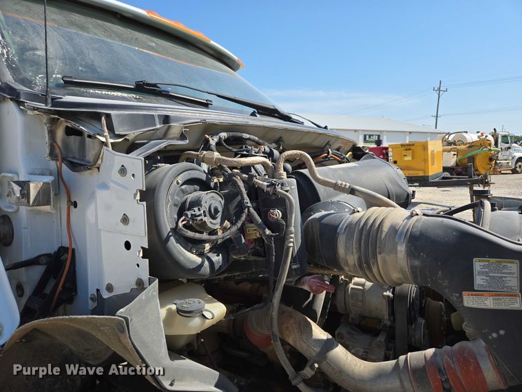 image for item ED2173 2007 Ford F650 XLT Super Duty Crew Cab flatbed truck with mud mixing system