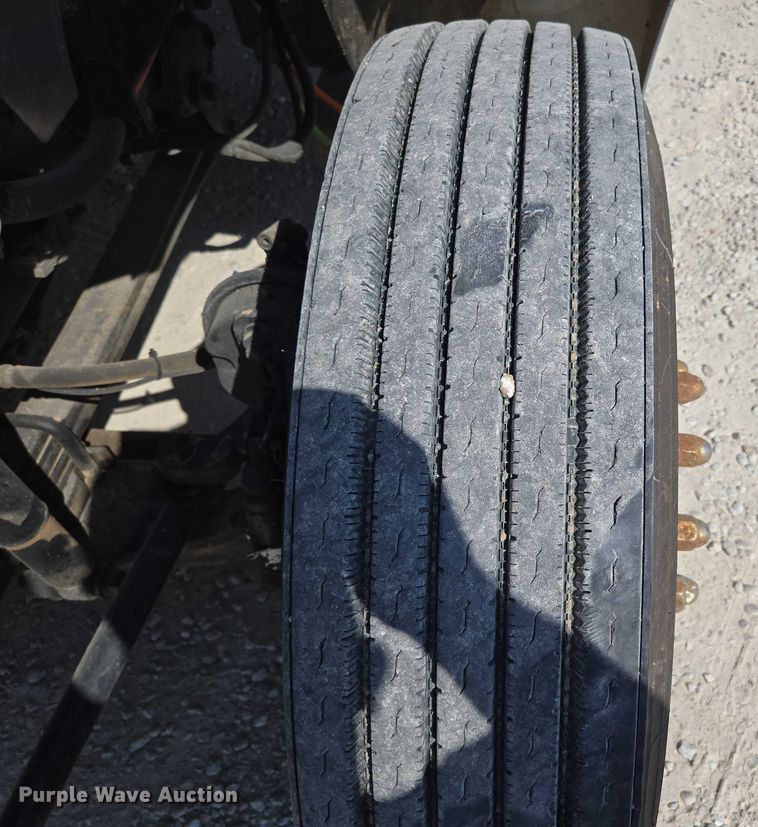 image for item ED2173 2007 Ford F650 XLT Super Duty Crew Cab flatbed truck with mud mixing system