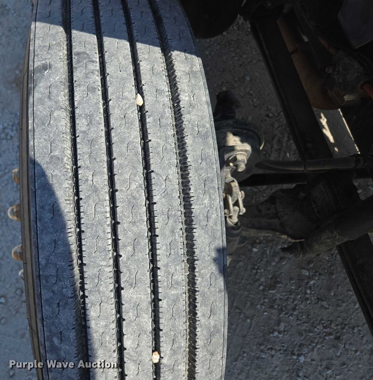 image for item ED2173 2007 Ford F650 XLT Super Duty Crew Cab flatbed truck with mud mixing system