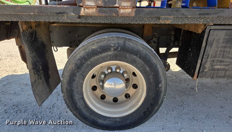 image for item ED2173 2007 Ford F650 XLT Super Duty Crew Cab flatbed truck with mud mixing system