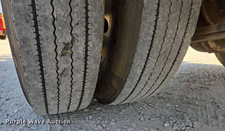 image for item ED2173 2007 Ford F650 XLT Super Duty Crew Cab flatbed truck with mud mixing system