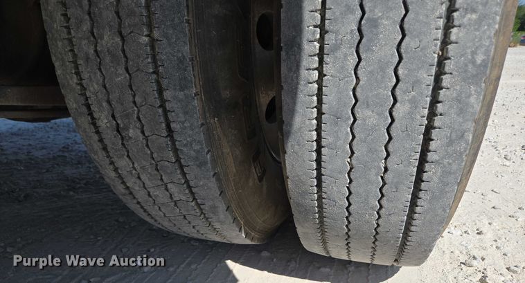 image for item ED2173 2007 Ford F650 XLT Super Duty Crew Cab flatbed truck with mud mixing system