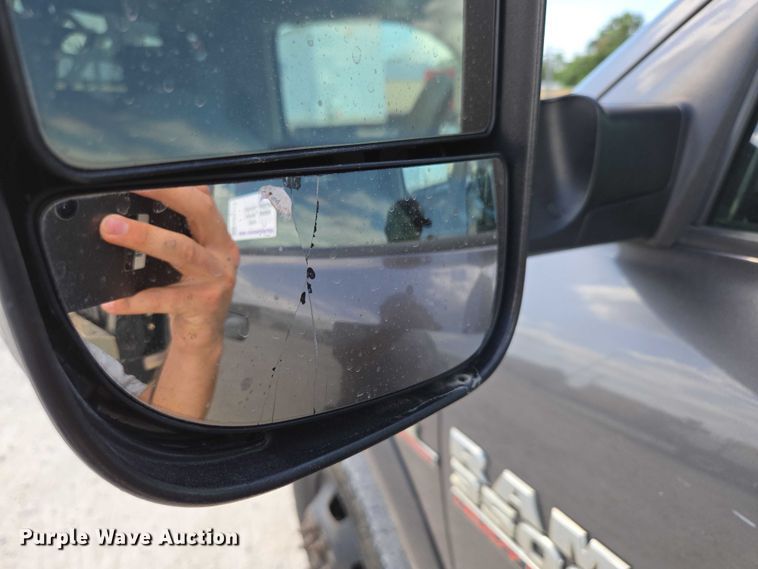 image for item ED2174 2016 Dodge Ram 3500 flatbed pickup truck