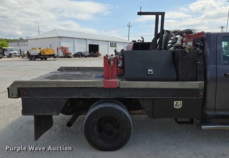 image for item ED2174 2016 Dodge Ram 3500 flatbed pickup truck