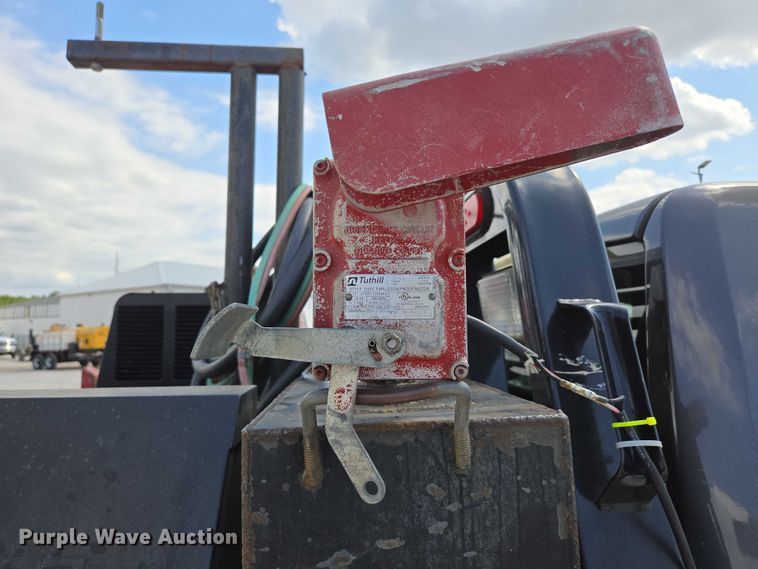 image for item ED2174 2016 Dodge Ram 3500 flatbed pickup truck