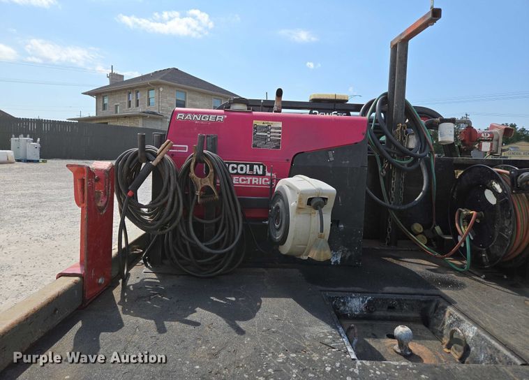 image for item ED2174 2016 Dodge Ram 3500 flatbed pickup truck