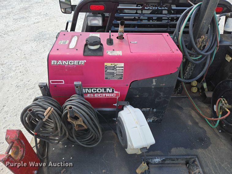 image for item ED2174 2016 Dodge Ram 3500 flatbed pickup truck