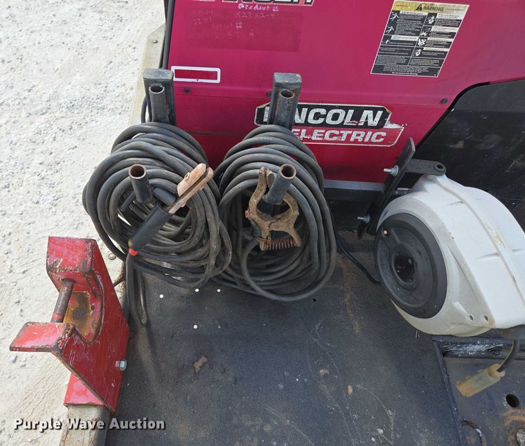 image for item ED2174 2016 Dodge Ram 3500 flatbed pickup truck