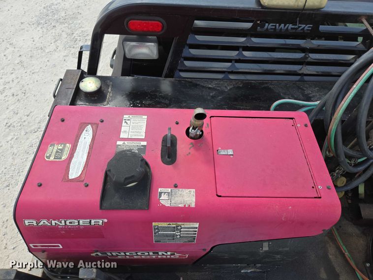 image for item ED2174 2016 Dodge Ram 3500 flatbed pickup truck