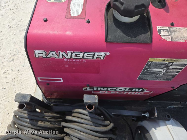 image for item ED2174 2016 Dodge Ram 3500 flatbed pickup truck