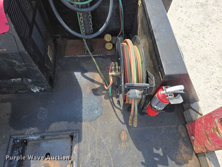 image for item ED2174 2016 Dodge Ram 3500 flatbed pickup truck