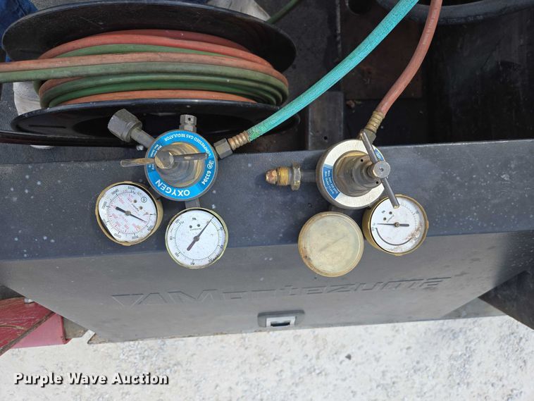 image for item ED2174 2016 Dodge Ram 3500 flatbed pickup truck