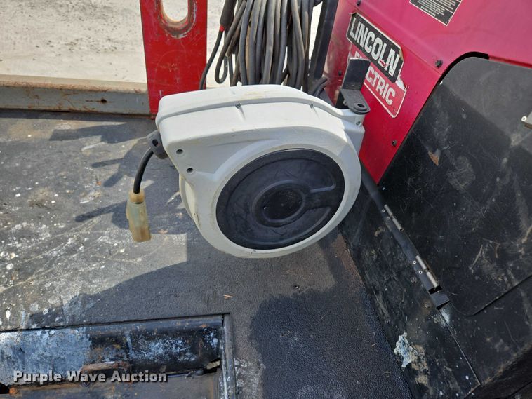 image for item ED2174 2016 Dodge Ram 3500 flatbed pickup truck