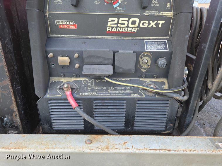 image for item ED2174 2016 Dodge Ram 3500 flatbed pickup truck