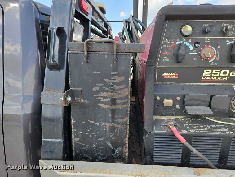 image for item ED2174 2016 Dodge Ram 3500 flatbed pickup truck