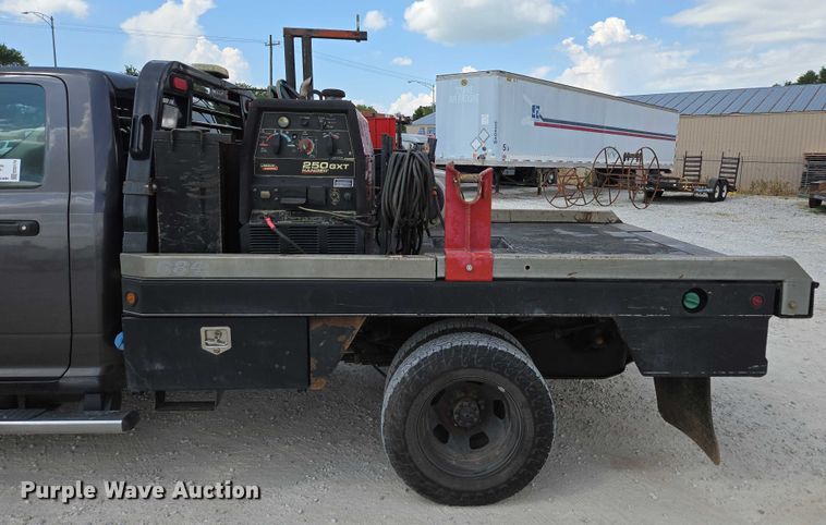 image for item ED2174 2016 Dodge Ram 3500 flatbed pickup truck