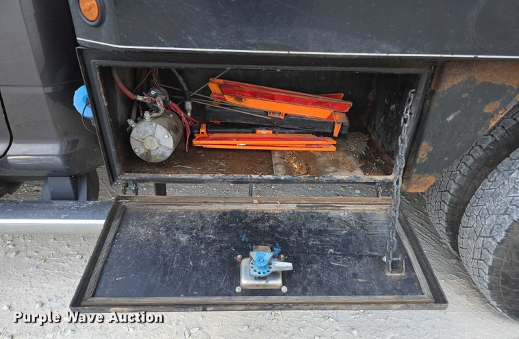 image for item ED2174 2016 Dodge Ram 3500 flatbed pickup truck